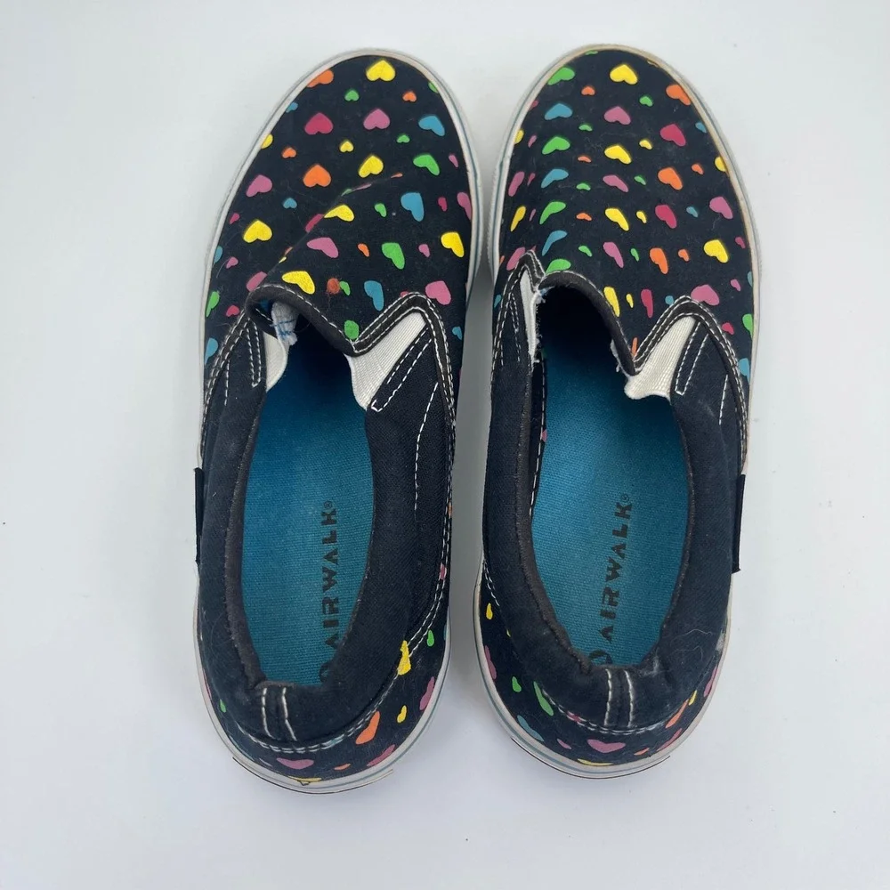 Airwalk Womens 7.5 Slip On Sneakers Black Multicolor Heart Print‎ Casual Shoes